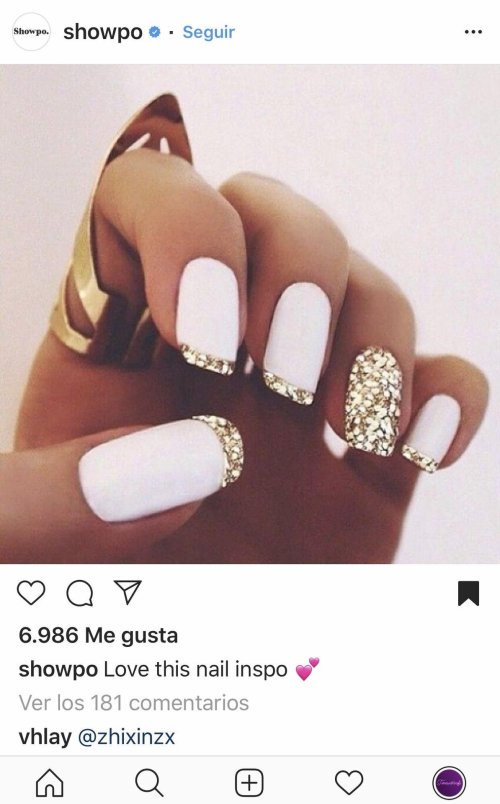 Белые ногти с золотом