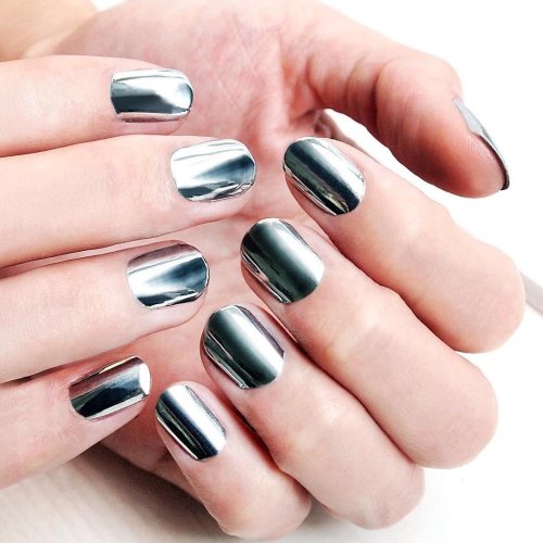 Зеркальный маникюр на короткие ногти