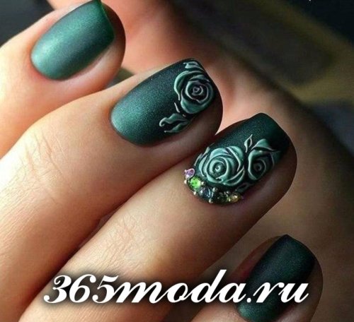Ногти темно зеленые матовые