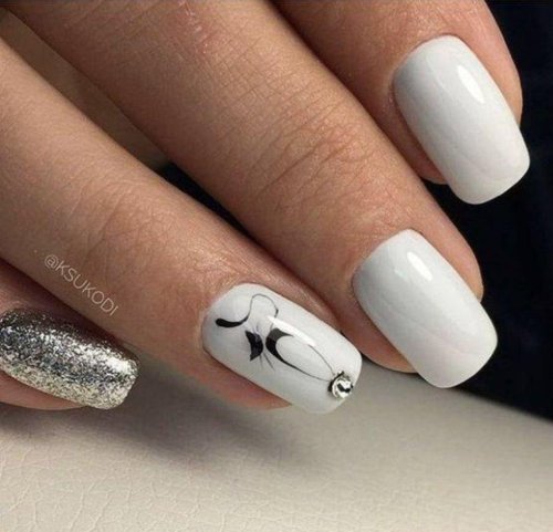 Серо белый маникюр