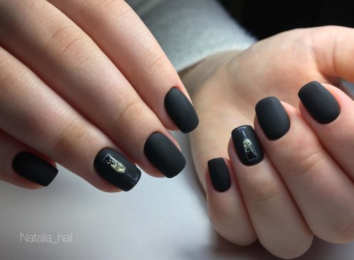 Черный матовый маникюр на короткие ногти