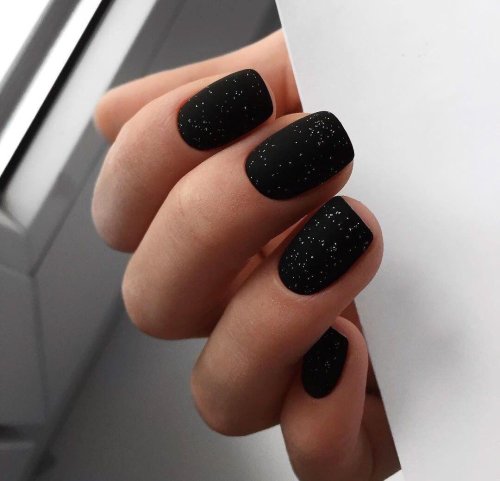 Черные короткие ногти