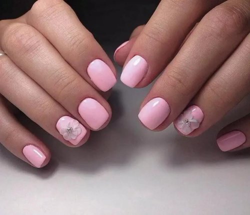 Розовый маникюр на короткие