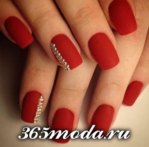 Красные матовые ногти