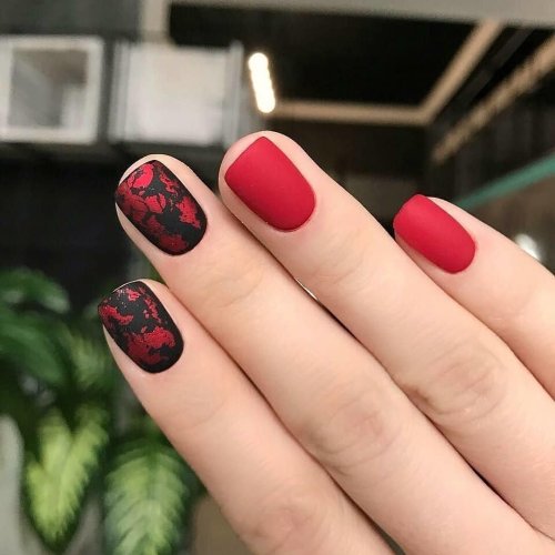 Красный матовый маникюр