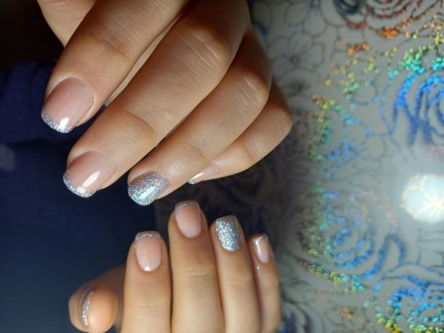Серебристый френч на короткие ногти
