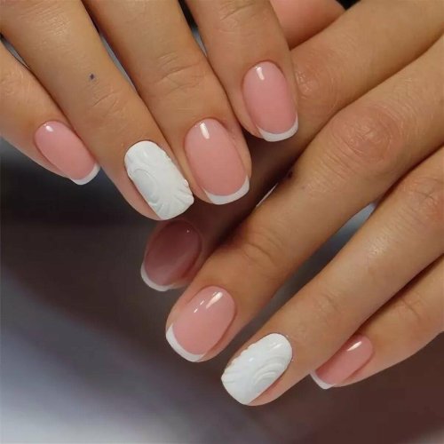 Белый френч на короткие ногти
