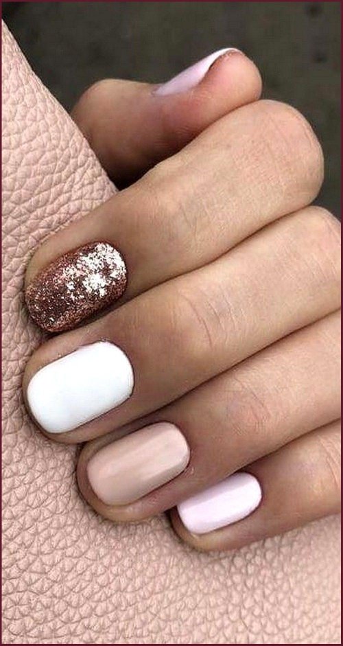 Маникюр на короткие ногти молочные