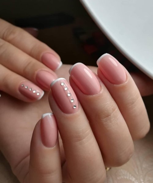 Нежный френч на короткие ногти