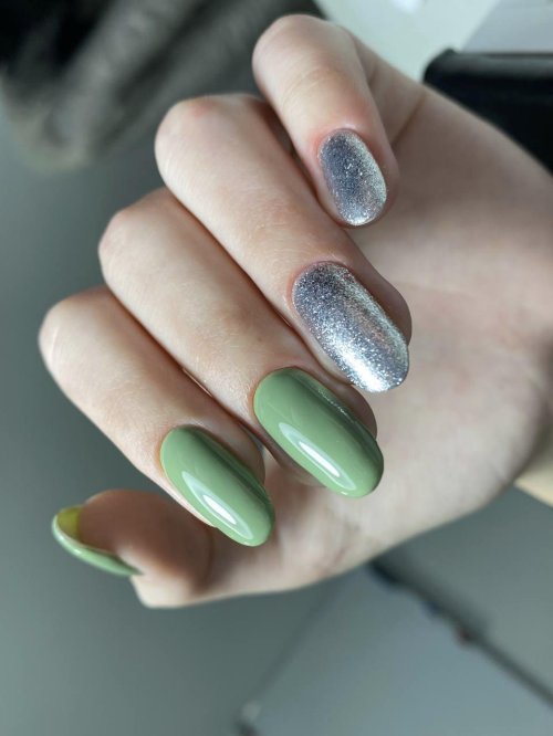 Маникюр в оливковых тонах