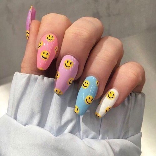 Маникюр со смайликами