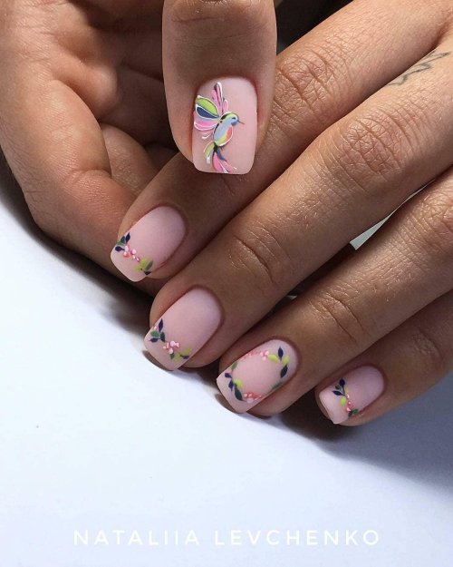 Летний маникюр на короткие ногти