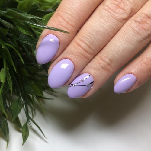 Лавандовый маникюр на короткие ногти