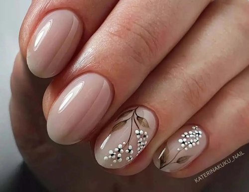 Нежный маникюр на короткие ногти