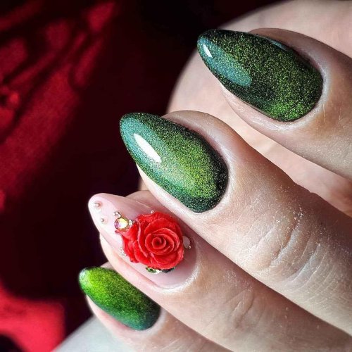 Маникюр с зеленым