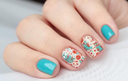 Летний маникюр с наклейками