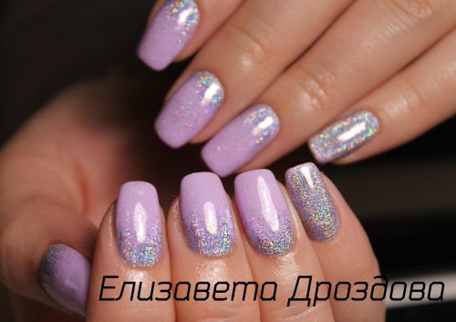 Маникюр бледно сиреневый с блестками