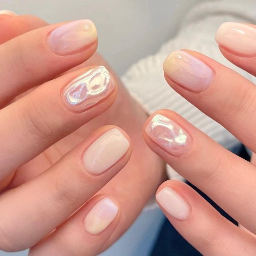Пастельный маникюр на короткие ногти