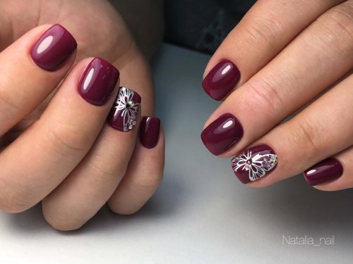 Маникюр на короткие ногти бордо