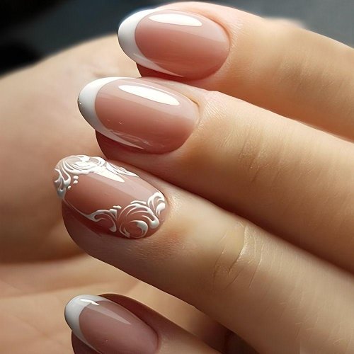 Французский маникюр на короткие овальные ногти