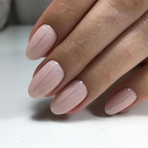 Нюдовый маникюр на короткие ногти овальной формы