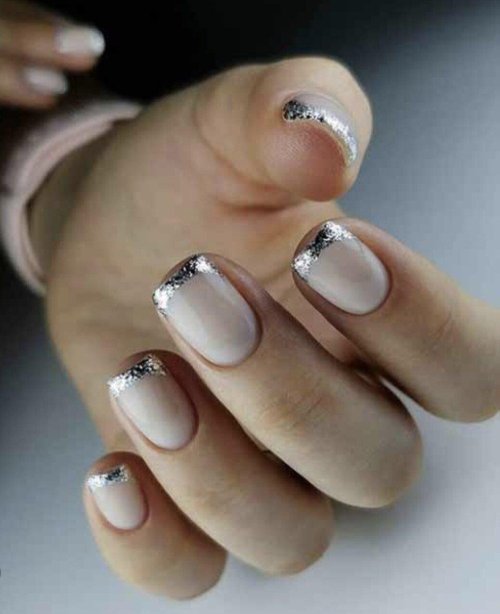 Серебристый френч на короткие ногти