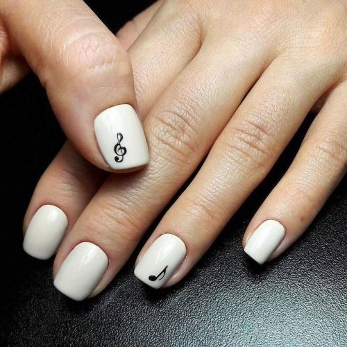 Белый маникюр на короткие ногти