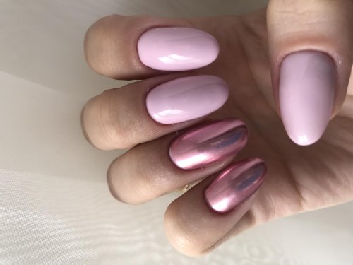 Маникюр розовая втирка