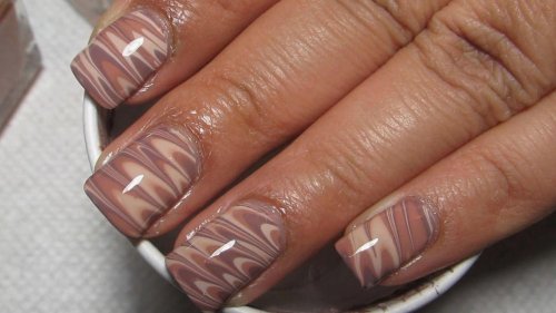 Кофейный маникюр на короткие ногти