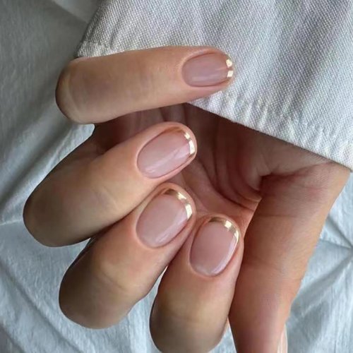 Ногти короткие