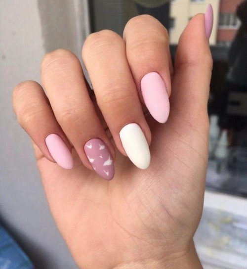 Розовые миндальные ногти