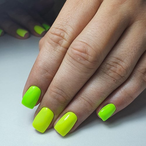 Маникюр летний однотонный