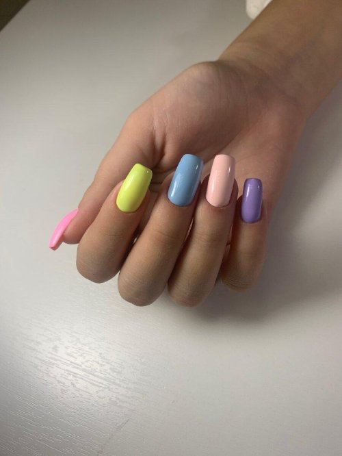 Летний маникюр однотонный