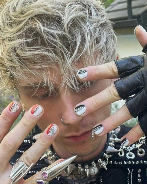 Machine gun kelly ногти
