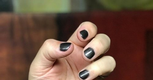 Короткие черные ногти