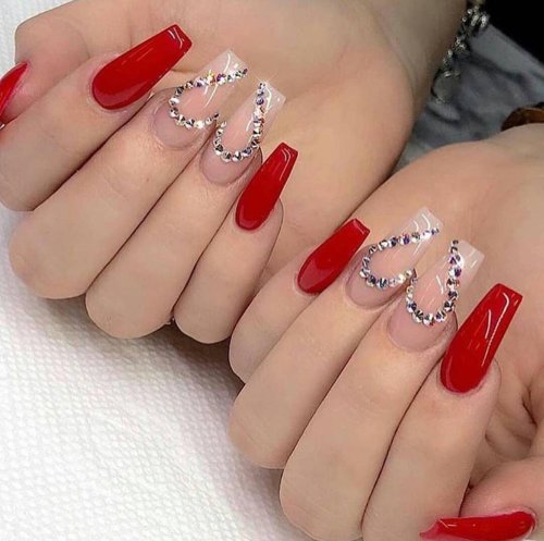 Красный маникюр на длинные ногти