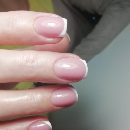 Французский маникюр классический