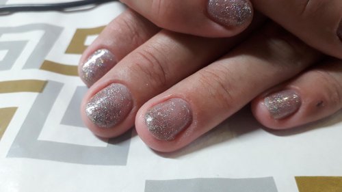 Короткие ногти с блестками