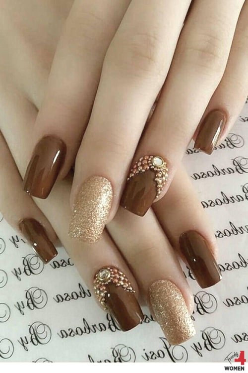 Коричневый маникюр