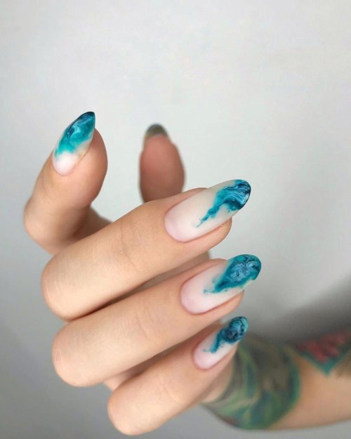 Маникюр с разводами