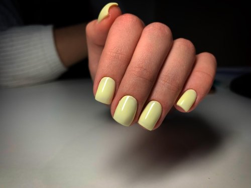 Лимонный маникюр