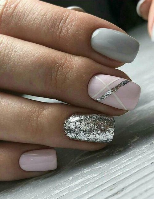 Серебристый маникюр на короткие ногти