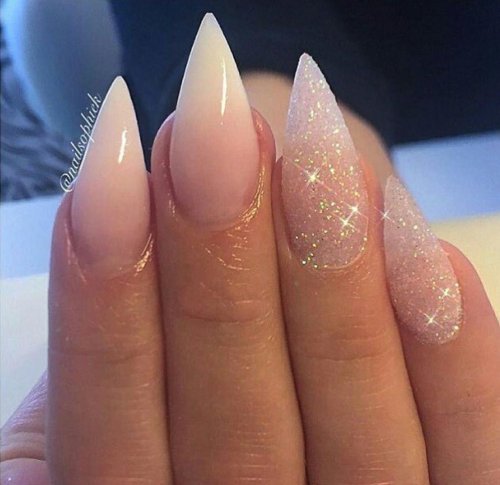 Короткие заостренные ногти