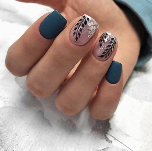 Модный маникюр на короткие ногти