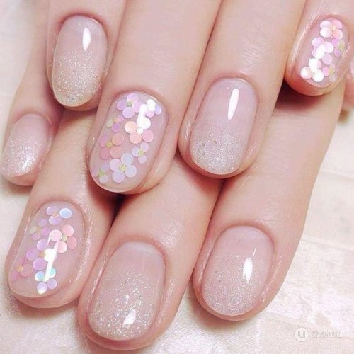 Летний нежный маникюр на короткие ногти