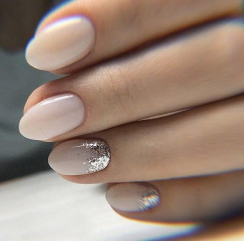 Нюдовый маникюр на короткие овальные