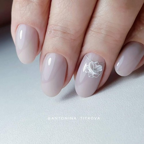 Нежный маникюр на короткие овальные