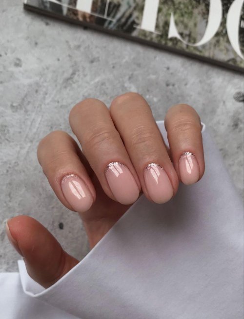 Нюдовый маникюр на короткие овальные