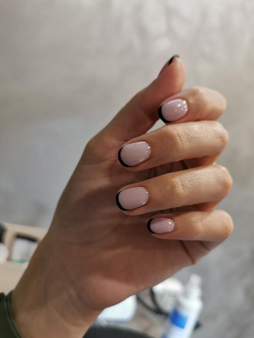 Черный френч на короткие ногти