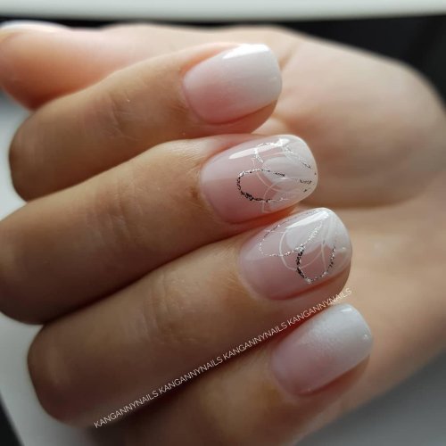 Прозрачный маникюр на короткие